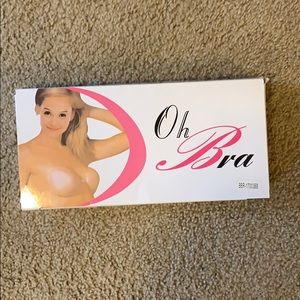 Strapless self adhesive bra